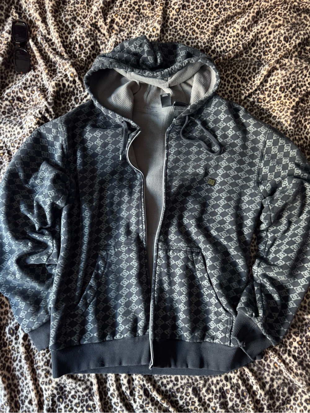 DC Men's Black and Gray Logo Pattern Zip-Up Hoodie no imperfections S/M